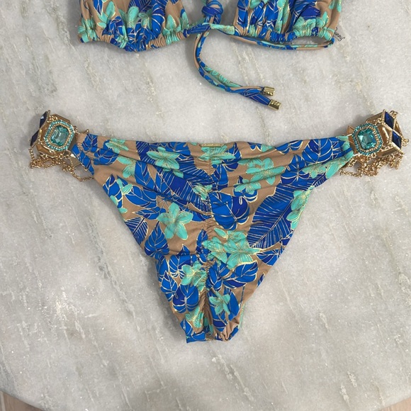 NWOT Beach Bunny Blue Floral Bikini with Rhinestone Trims - Picture 6 of 10